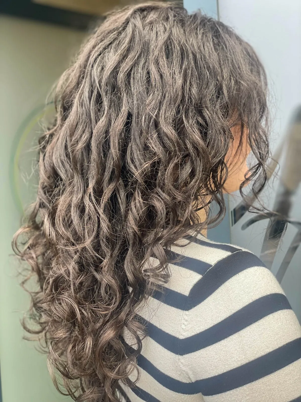 Po – CGM styling – definované lesklé vlny