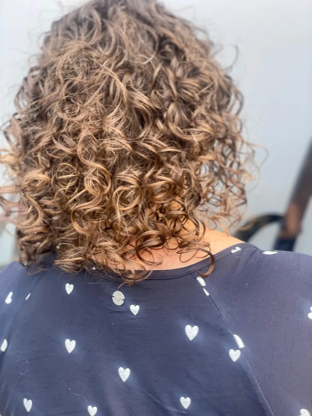 Po – CGM styling – definované lesklé kudrny